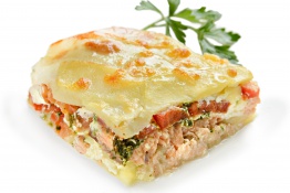 Запеканка с лососем и брокколи